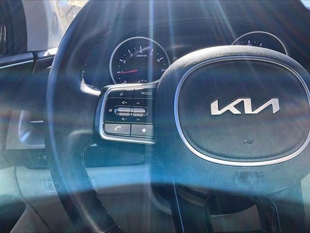 Used 2024 Kia Carnival LX image 23