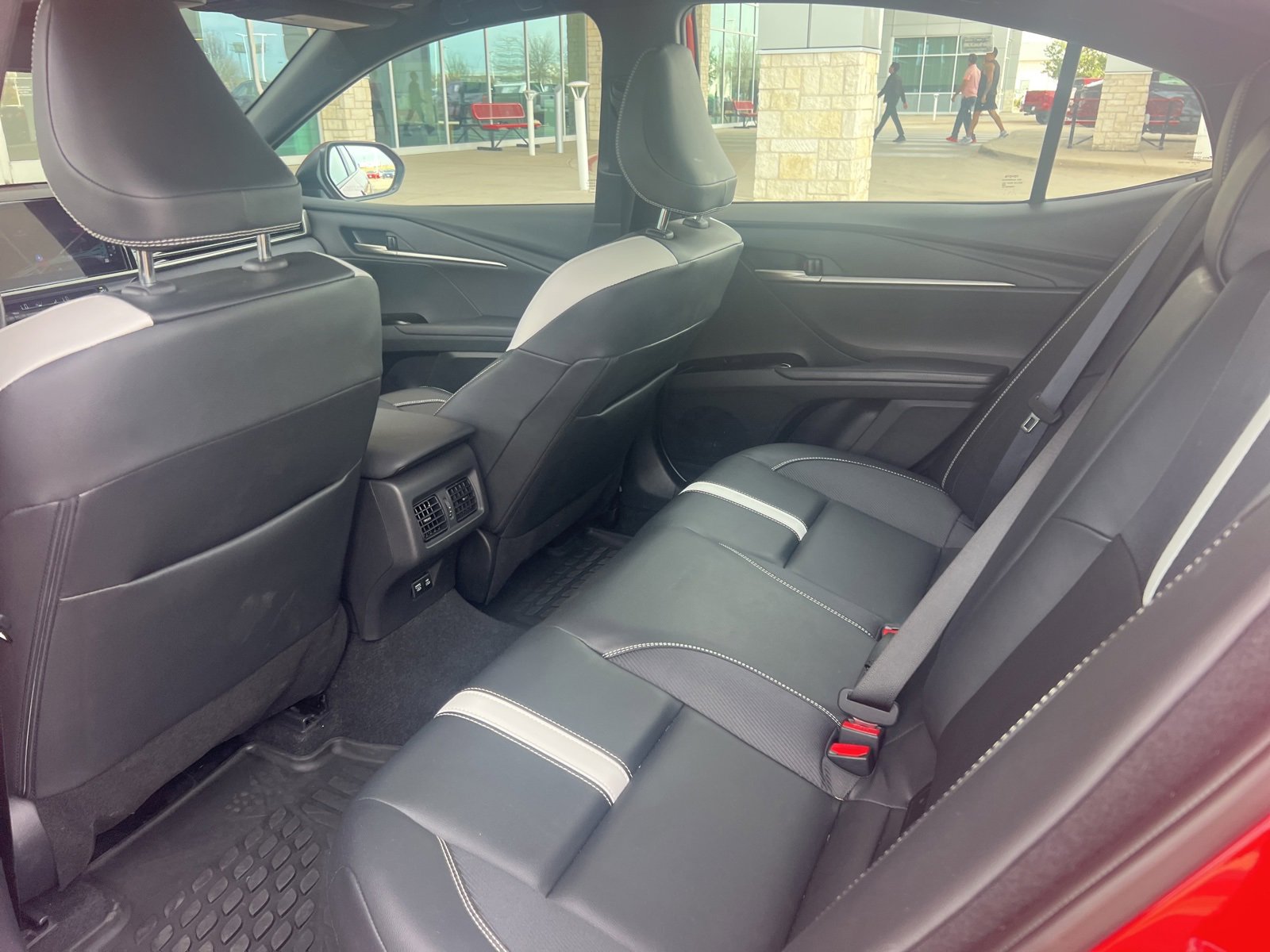 Used 2025 Toyota Camry SE image 30