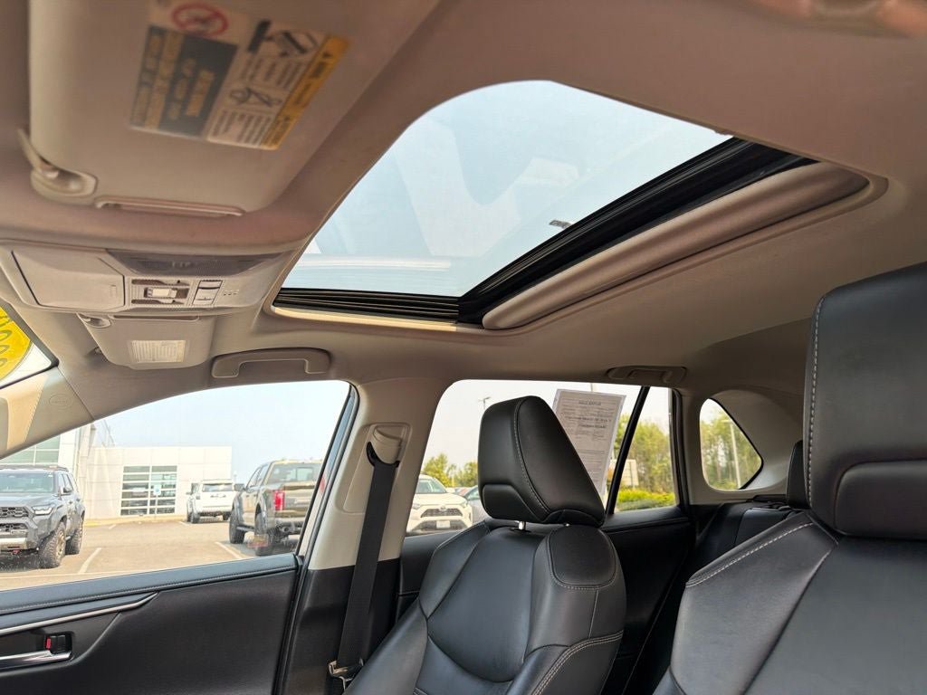 Used 2020 Toyota RAV4 Limited w/ Carpet Mat Package AWD/4WD image 18