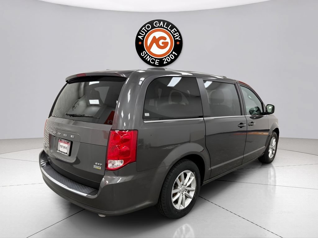 Used 2019 Dodge Grand Caravan SXT FWD image 3