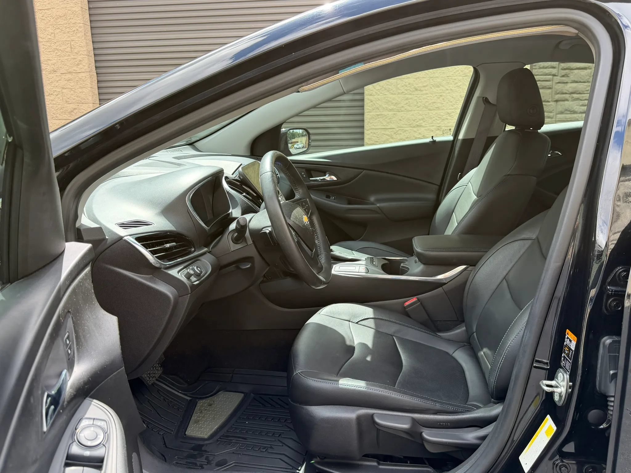 Used 2017 Chevrolet Volt Premier w/ Driver Confidence II Package FWD image 19