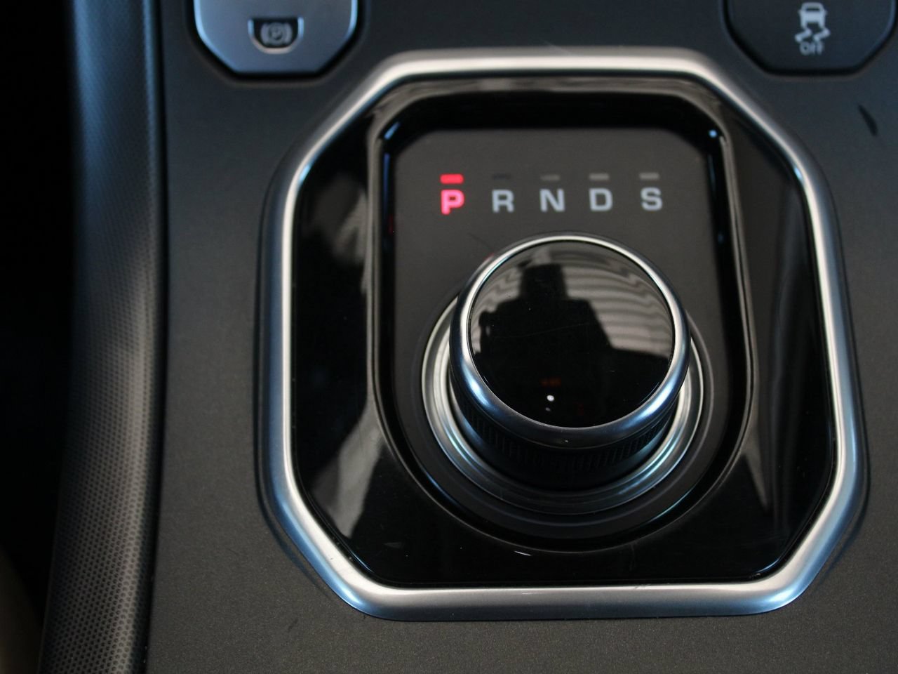 Used 2019 Land Rover Range Rover Evoque SE AWD/4WD image 29