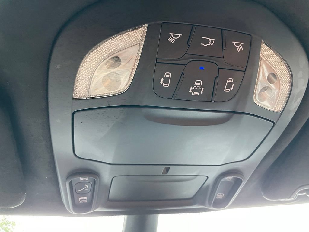 Used 2024 Chrysler Pacifica Pinnacle AWD/4WD image 15