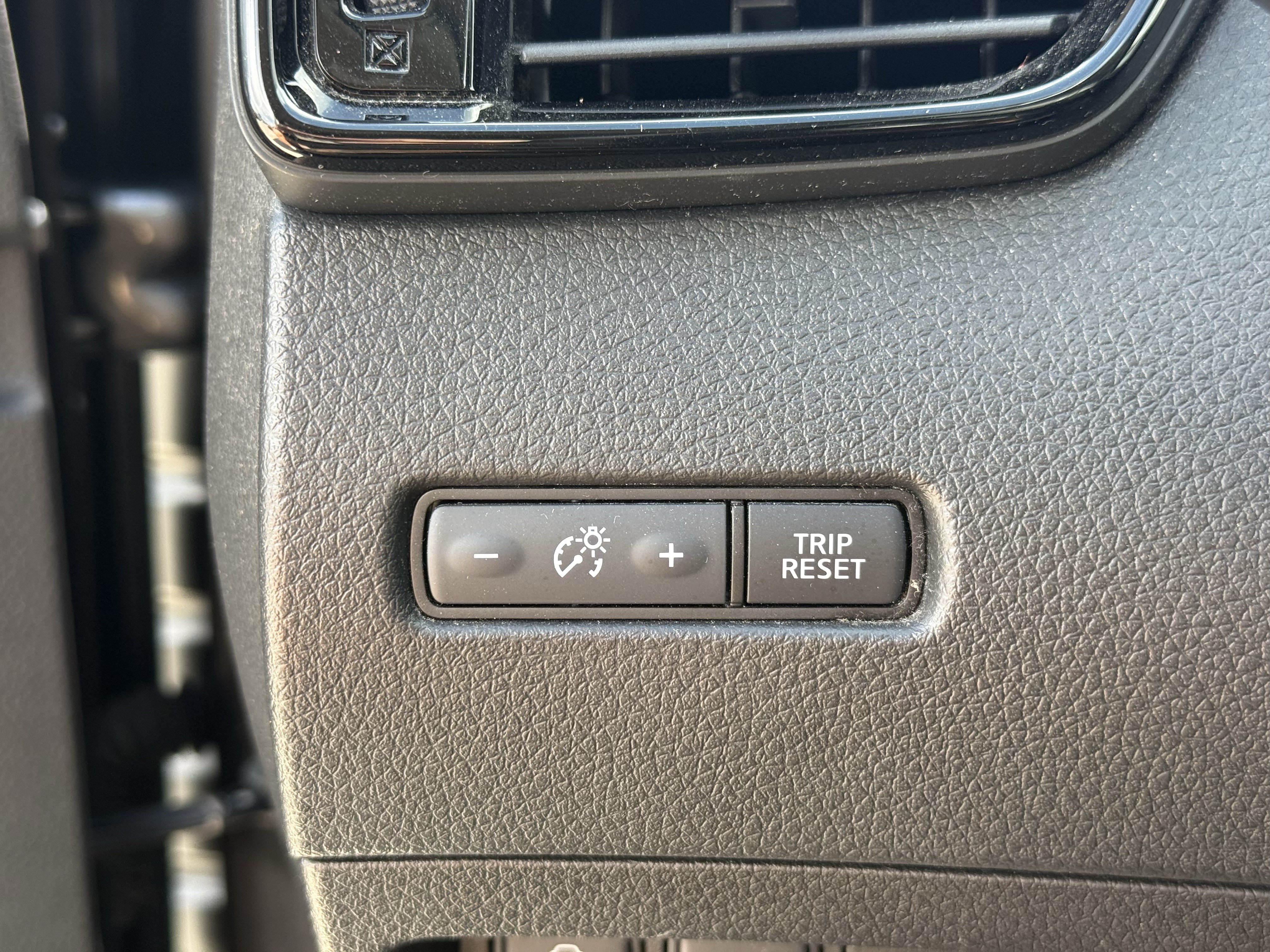 Used 2022 Nissan Rogue Sport SV FWD image 25