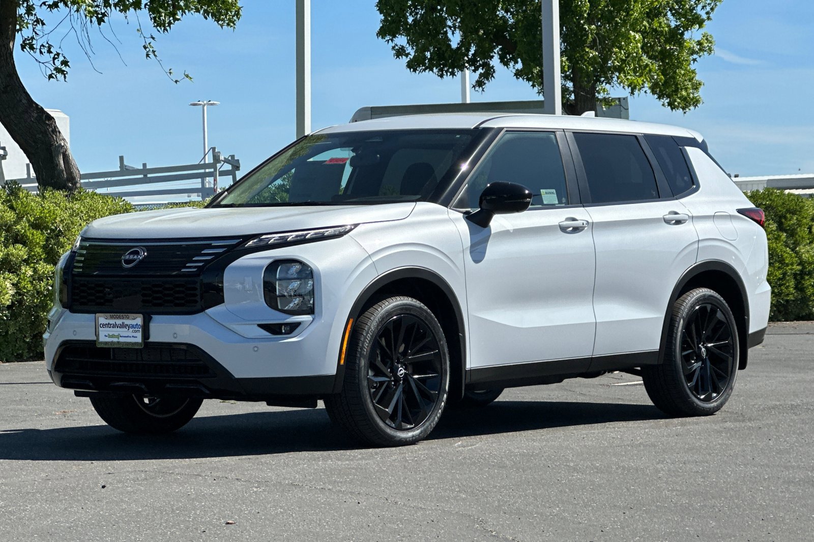 New 2026 Nissan Rogue SL image 8