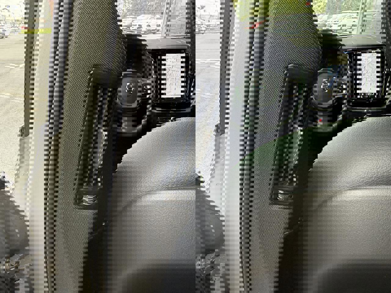 Used 2024 Volvo XC60 B5 Core image 47