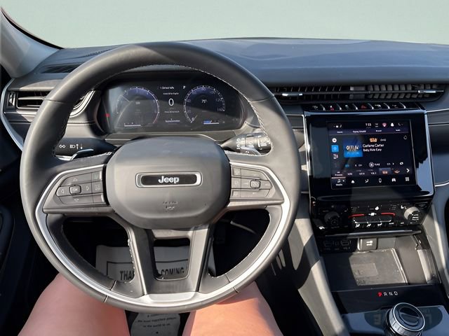 Used 2023 Jeep Grand Cherokee Laredo w/ Luxury Tech Group I image 9