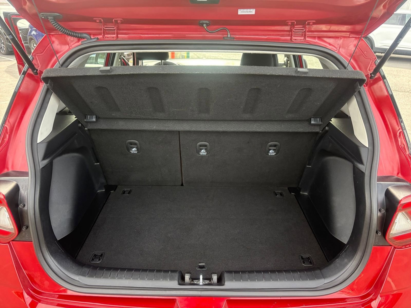 Used 2025 Hyundai Venue SEL image 31