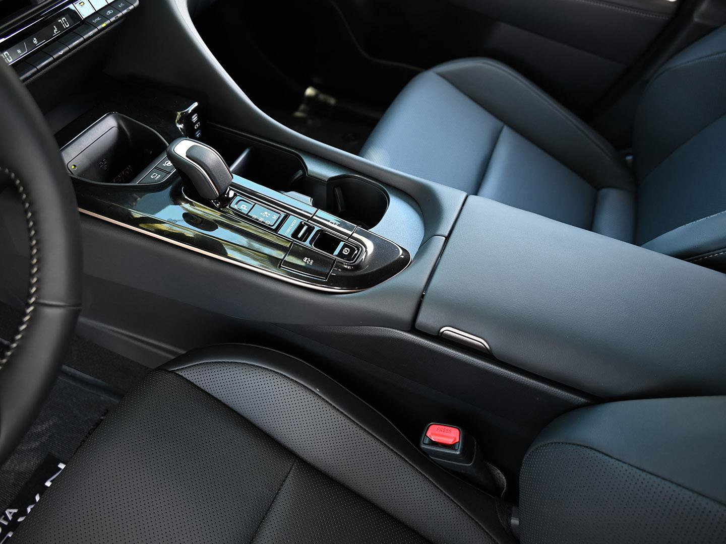 Used 2025 Toyota Crown Platinum image 44