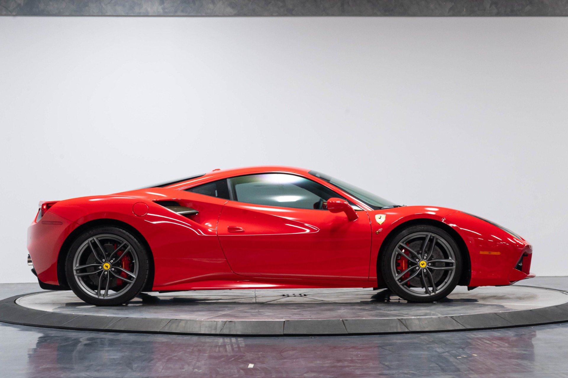 Used 2018 Ferrari 488 GTB RWD image 25