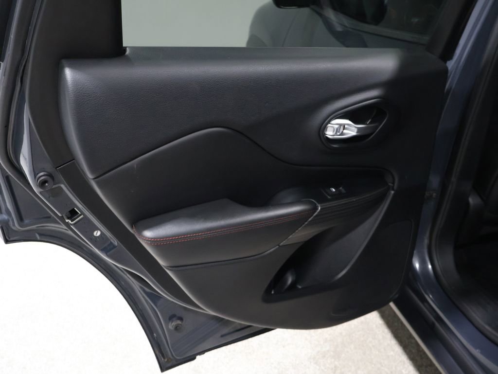 Used 2017 Jeep Cherokee Trailhawk w/ Cold Weather Group image 19