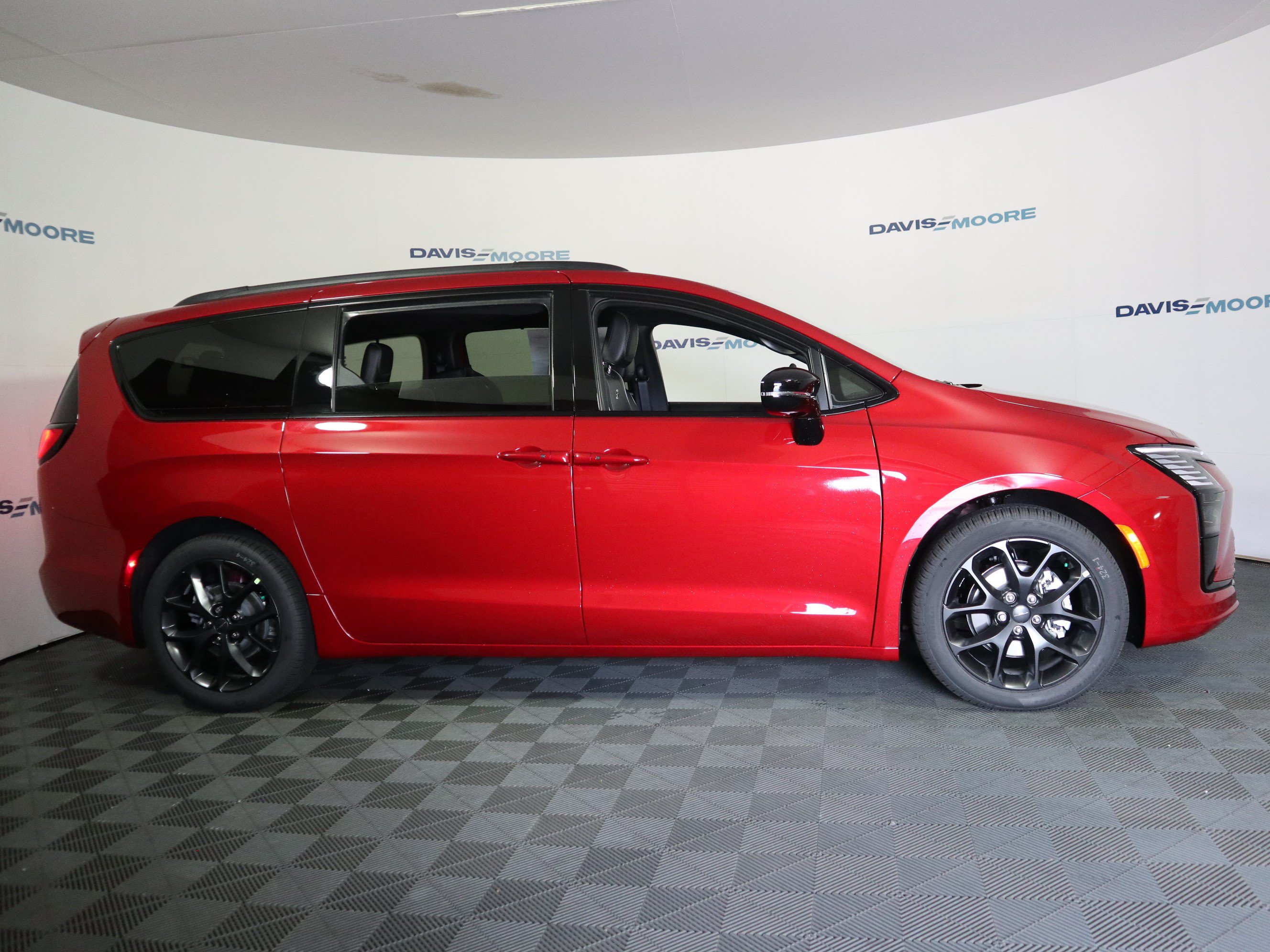 New 2027 Chrysler Pacifica Limited FWD image 4
