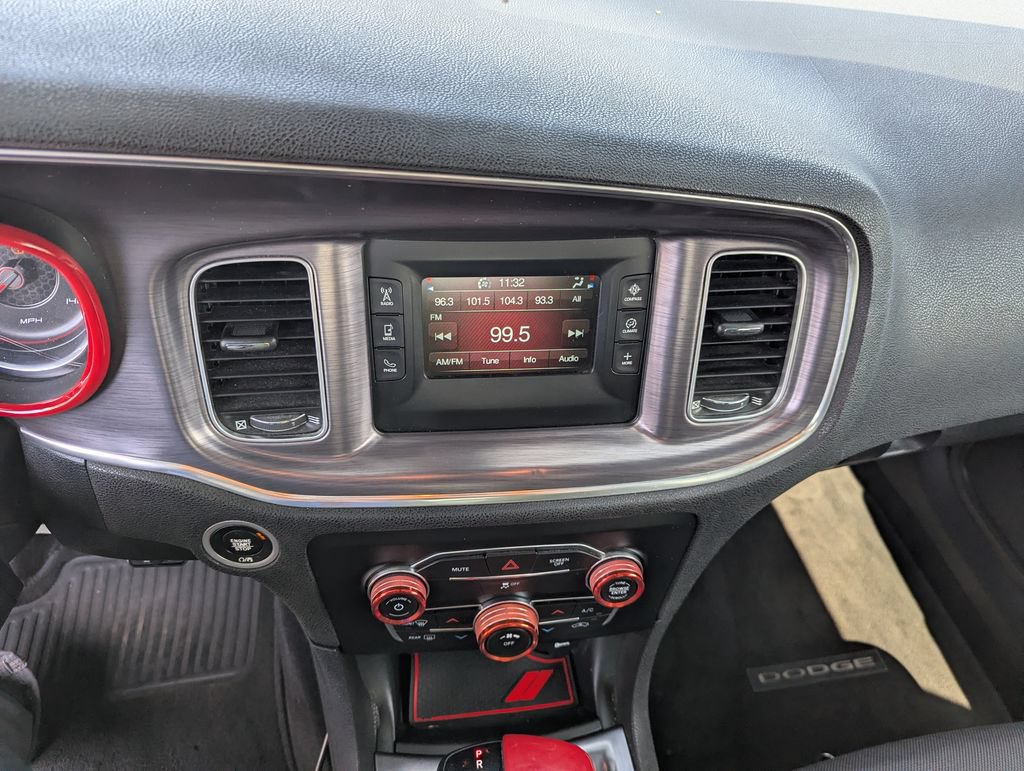 Used 2017 Dodge Charger SE RWD image 13