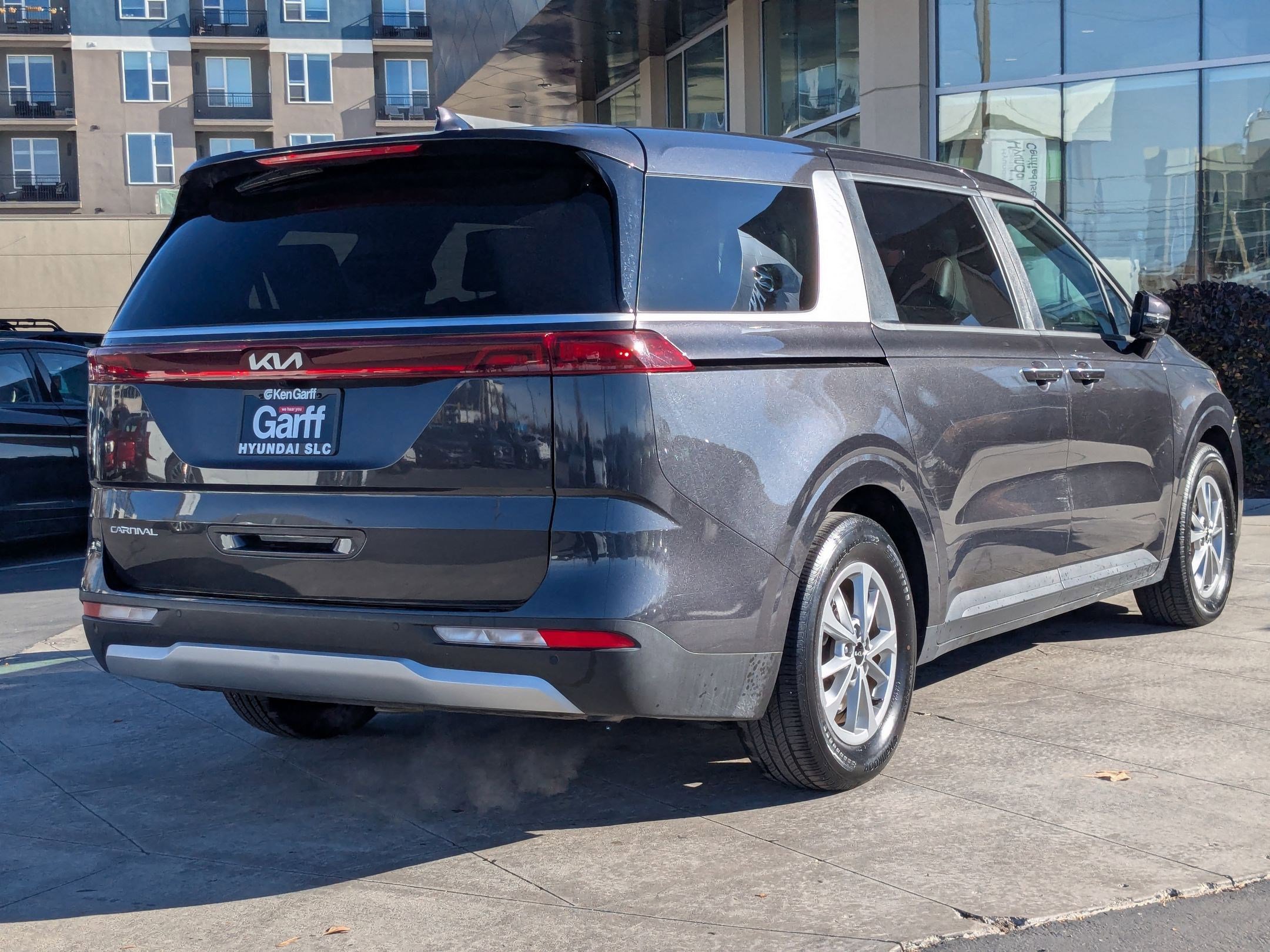 Used 2024 Kia Carnival LX image 5