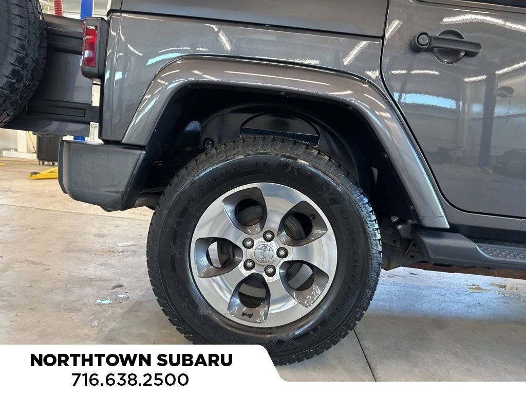 Used 2016 Jeep Wrangler Unlimited Sahara w/ Connectivity Group AWD/4WD image 28