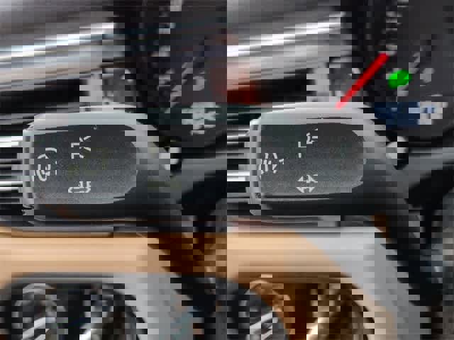 Used 2021 Porsche Macan S w/ Premium Package image 28