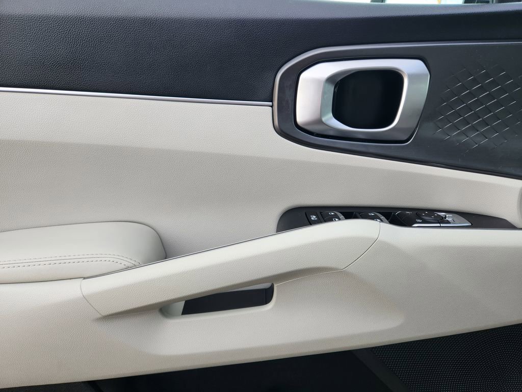 Certified 2025 Kia Sorento EX image 6