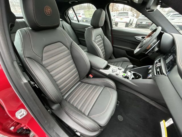 New 2025 Alfa Romeo Giulia AWD w/ Driving Assist Package image 15