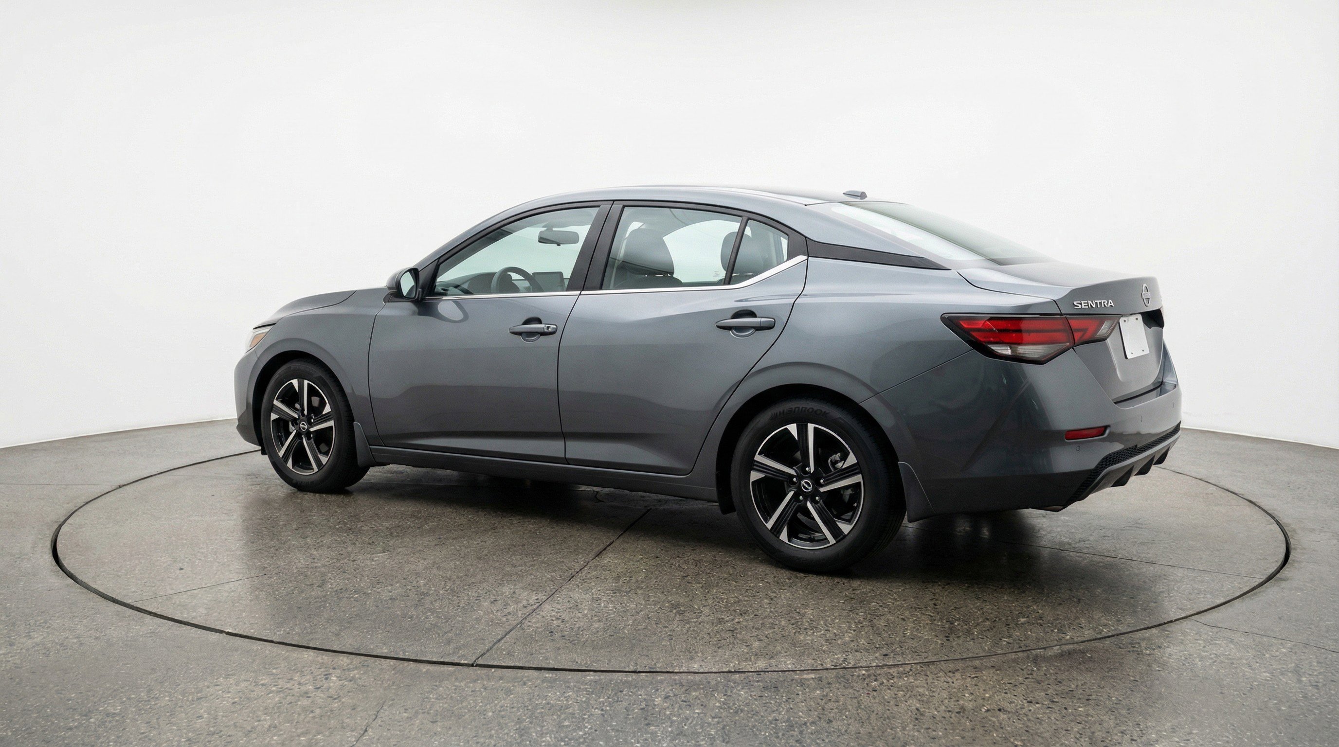 Used 2025 Nissan Sentra SV image 6