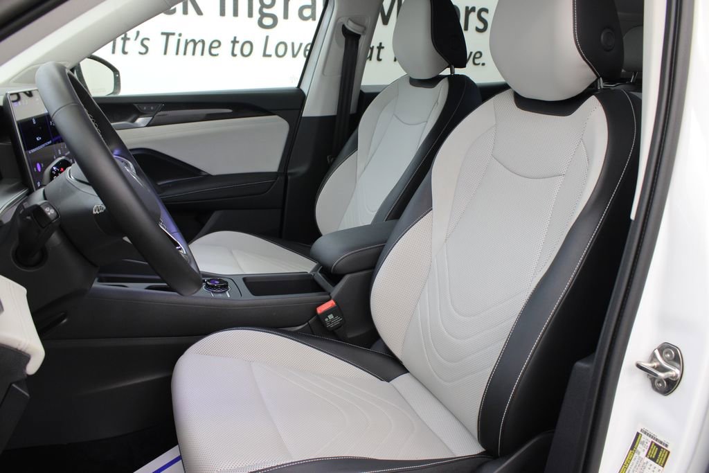 Certified 2025 Volkswagen Tiguan SE image 14