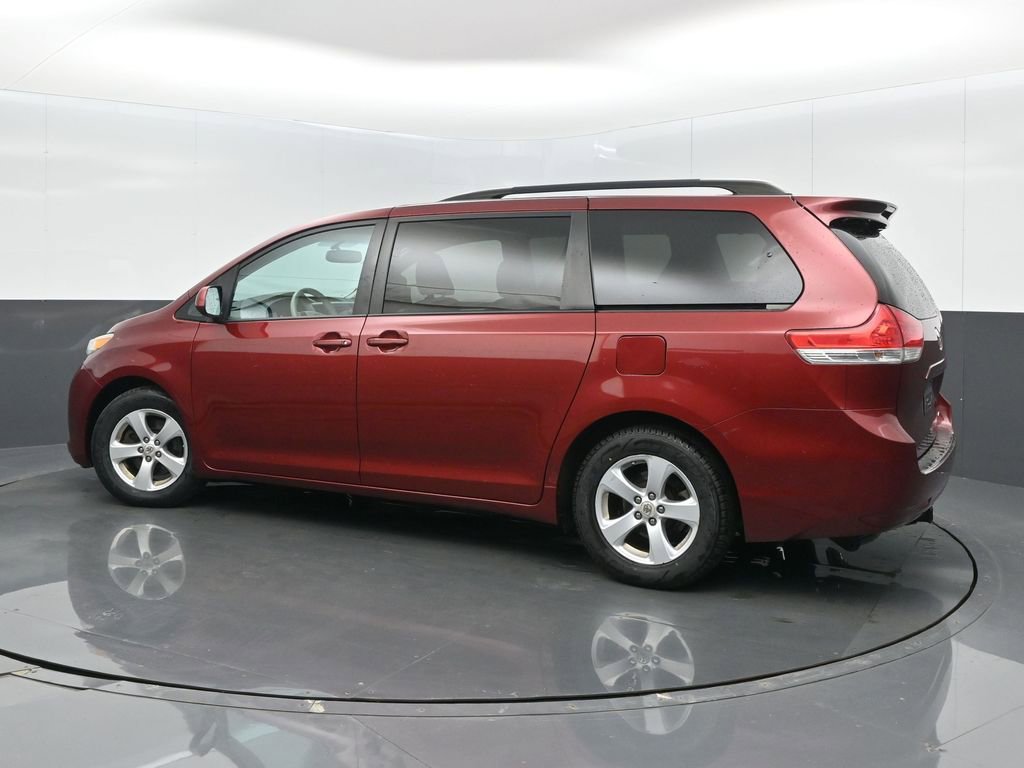 Used 2012 Toyota Sienna LE w/ Towing Pkg image 5