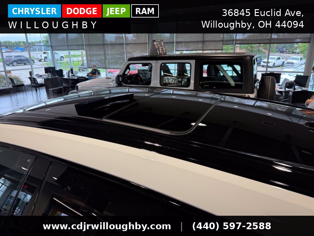 Used 2025 Lamborghini Urus SE AWD/4WD image 12