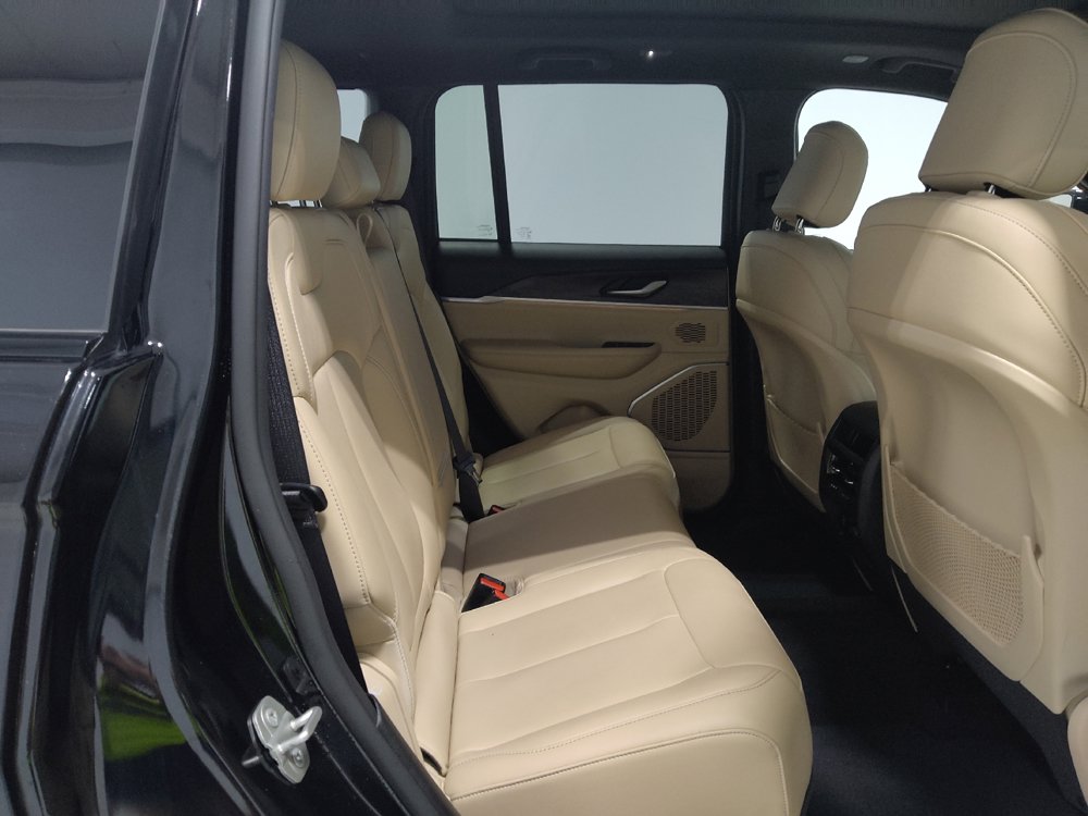 Used 2023 Jeep Grand Cherokee Limited AWD/4WD image 19