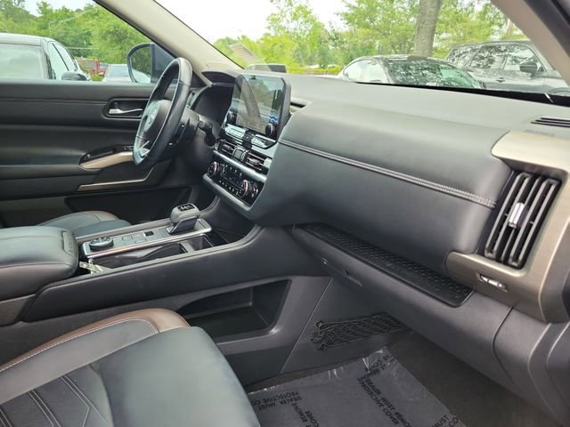 Used 2023 Nissan Pathfinder Platinum w/ Cargo Package AWD/4WD image 35