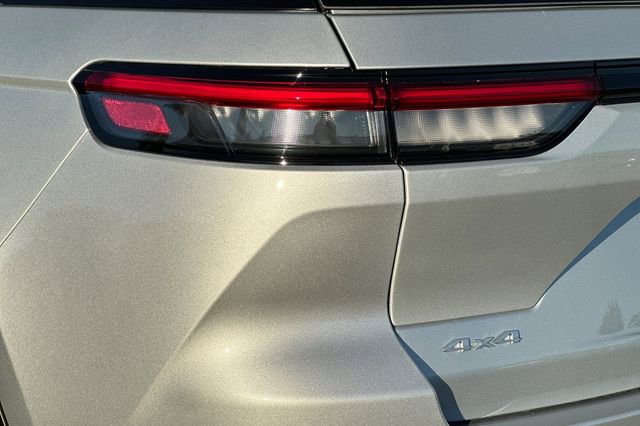 New 2025 Jeep Grand Cherokee Laredo X w/ Luxury Tech Group I image 26