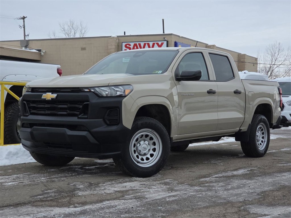 Used 2024 Chevrolet Colorado W/T image 2