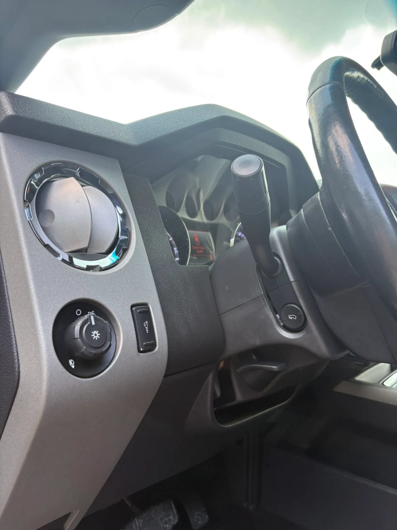 Used 2015 Ford F250 Lariat w/ Lariat Chrome Package AWD/4WD image 12