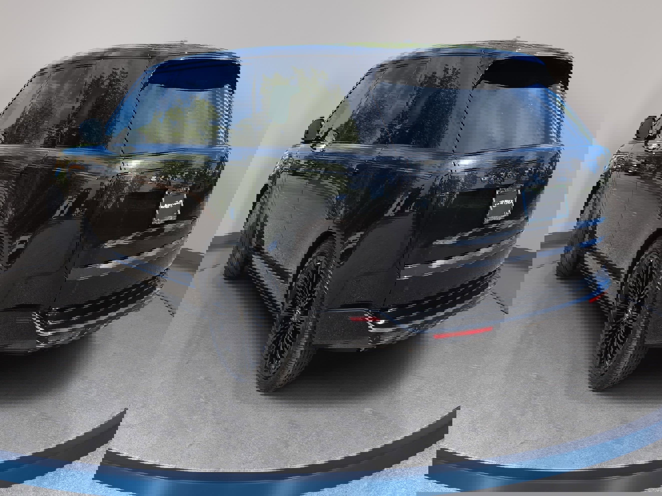 Certified 2025 Land Rover Range Rover Long Wheelbase Autobiography AWD/4WD image 7