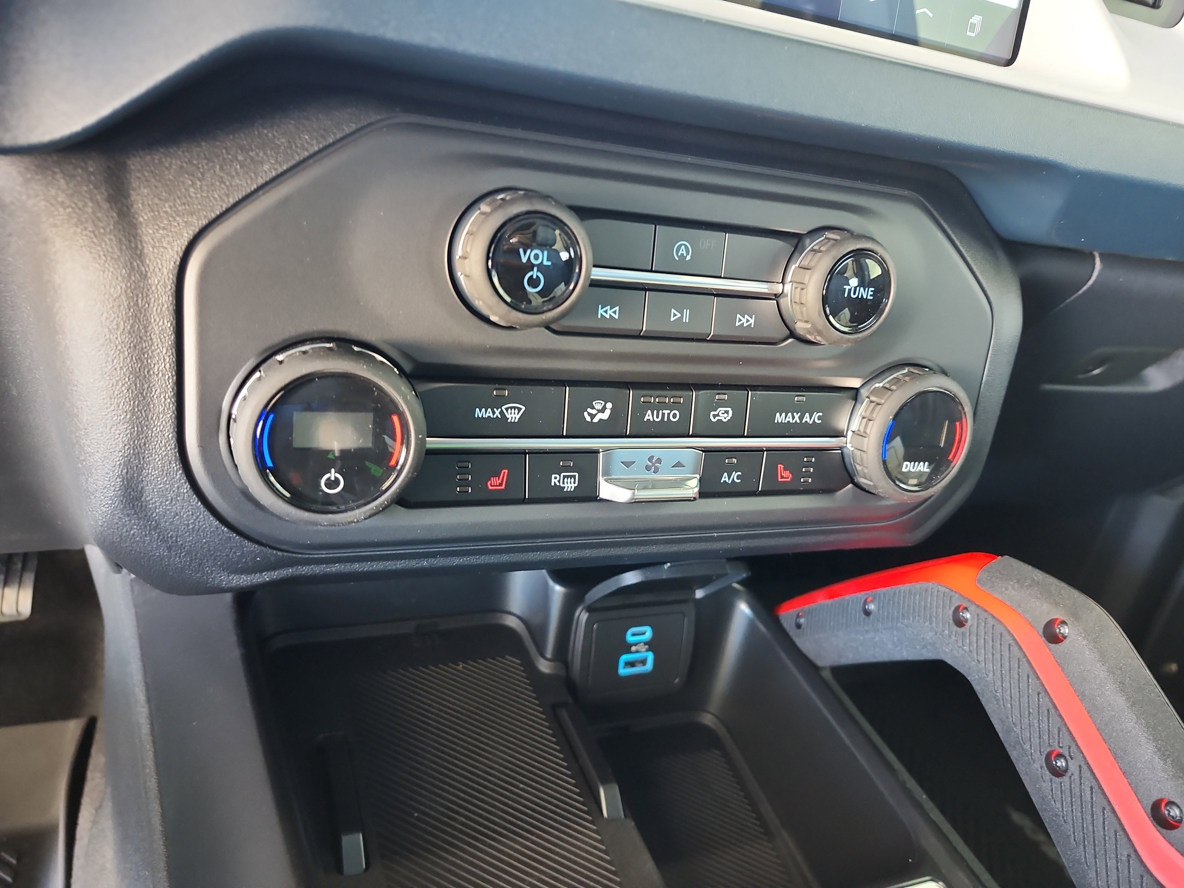 New 2025 Ford Bronco Heritage Edition image 31