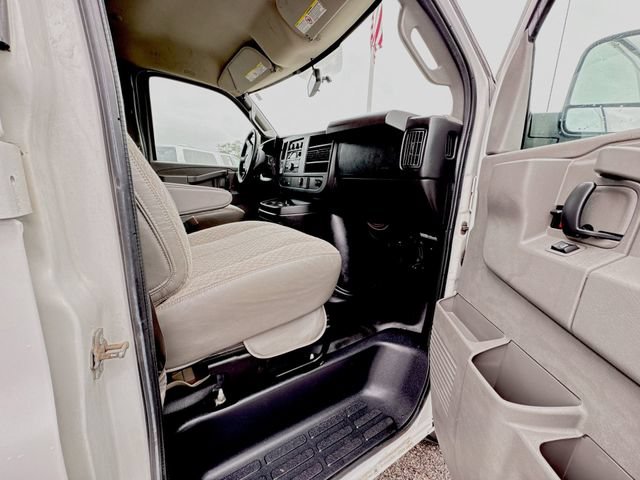 Used 2016 Chevrolet Express 2500 RWD image 24