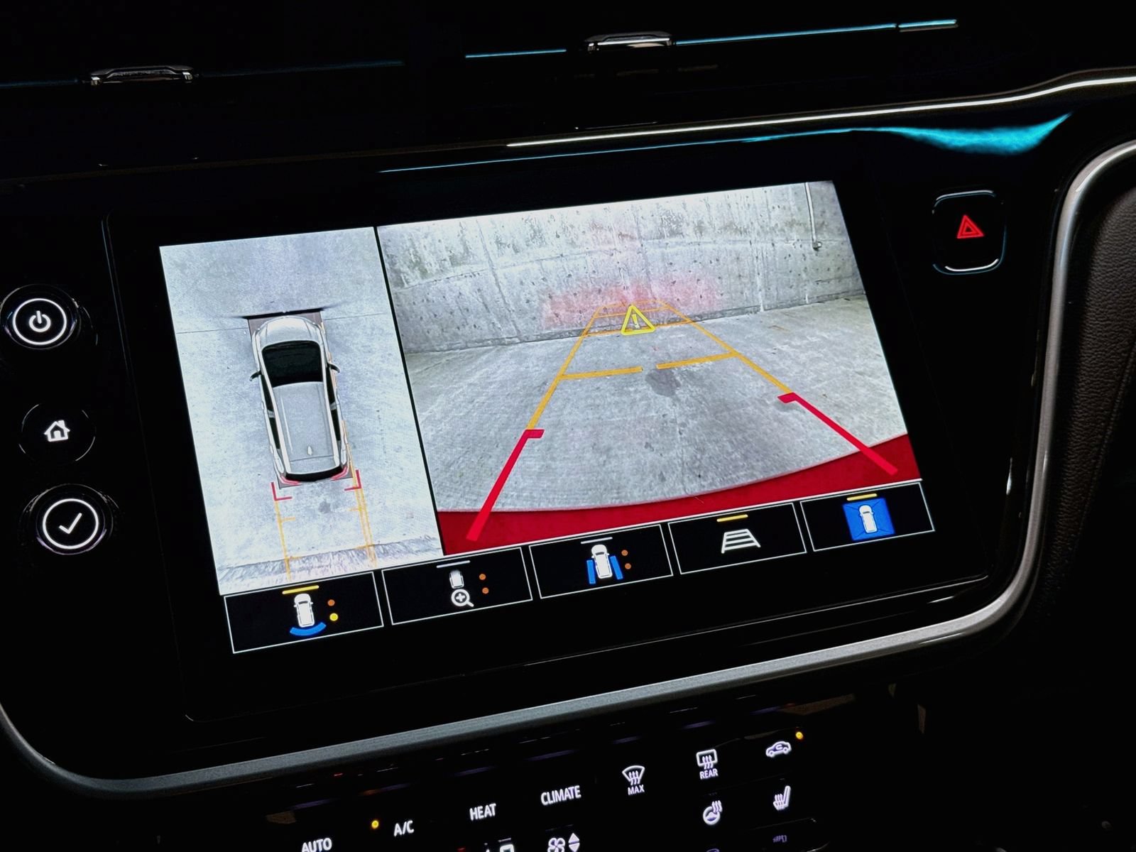 Used 2023 Chevrolet Bolt LT w/ Infotainment Package FWD image 17