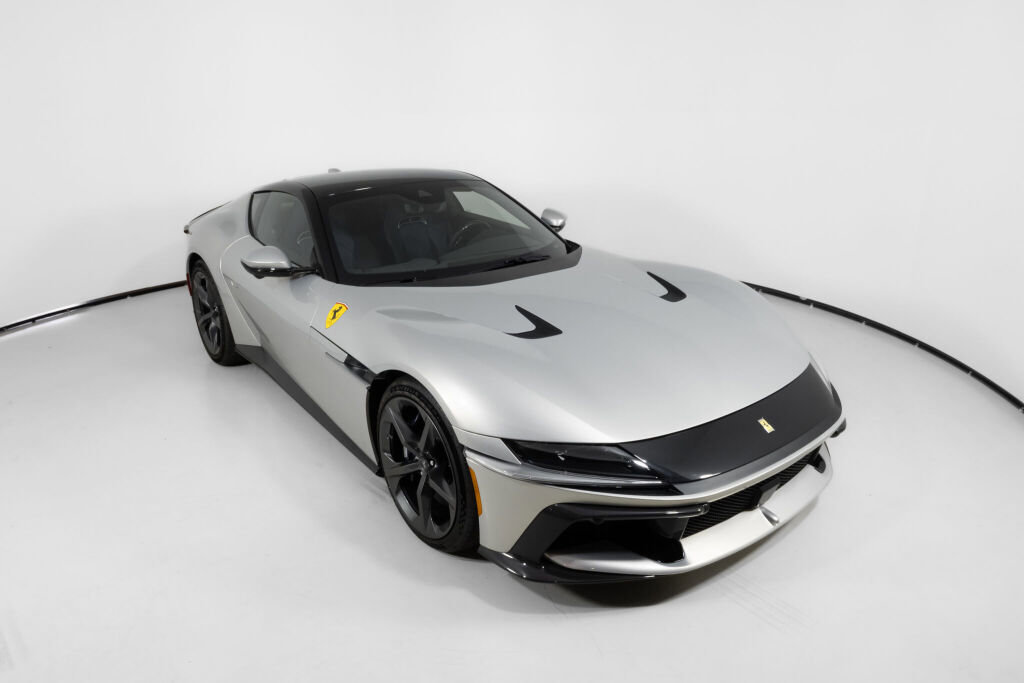 Used 2025 Ferrari 12Cilindri image 12