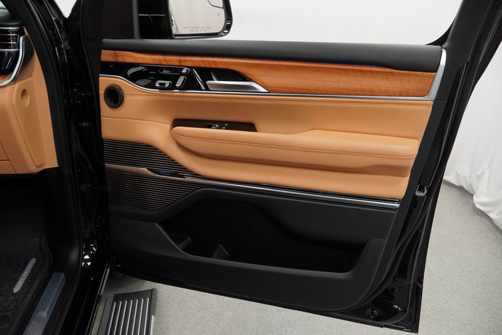 Certified 2024 Jeep Grand Wagoneer Series III w/ Rear Seat Video Group 1 AWD/4WD image 51