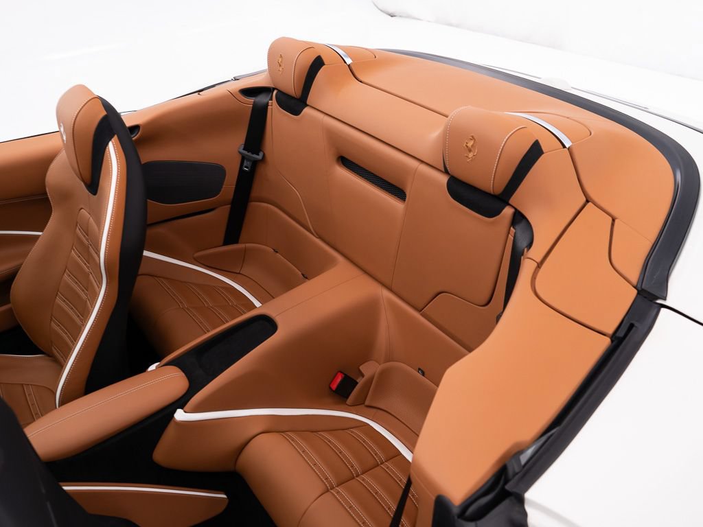 Used 2025 Ferrari Roma Spider RWD image 27