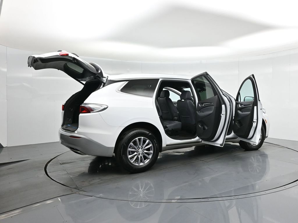 Used 2022 Buick Enclave Essence image 6