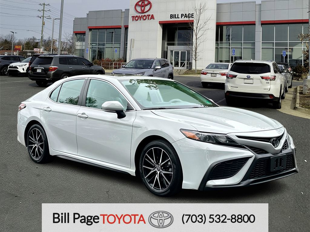 Used 2023 Toyota Camry SE w/ Cold Weather Package AWD/4WD image 1