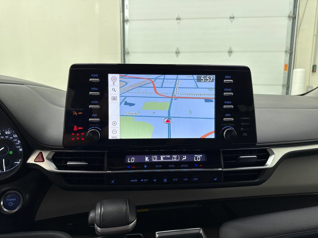 Used 2021 Toyota Sienna XLE w/ XLE Plus Package FWD image 18
