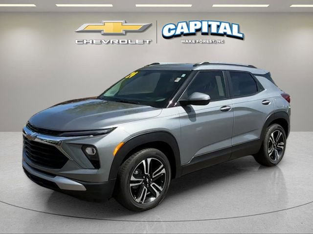 Used 2024 Chevrolet TrailBlazer LT w/ LT Cold Weather Package image 2