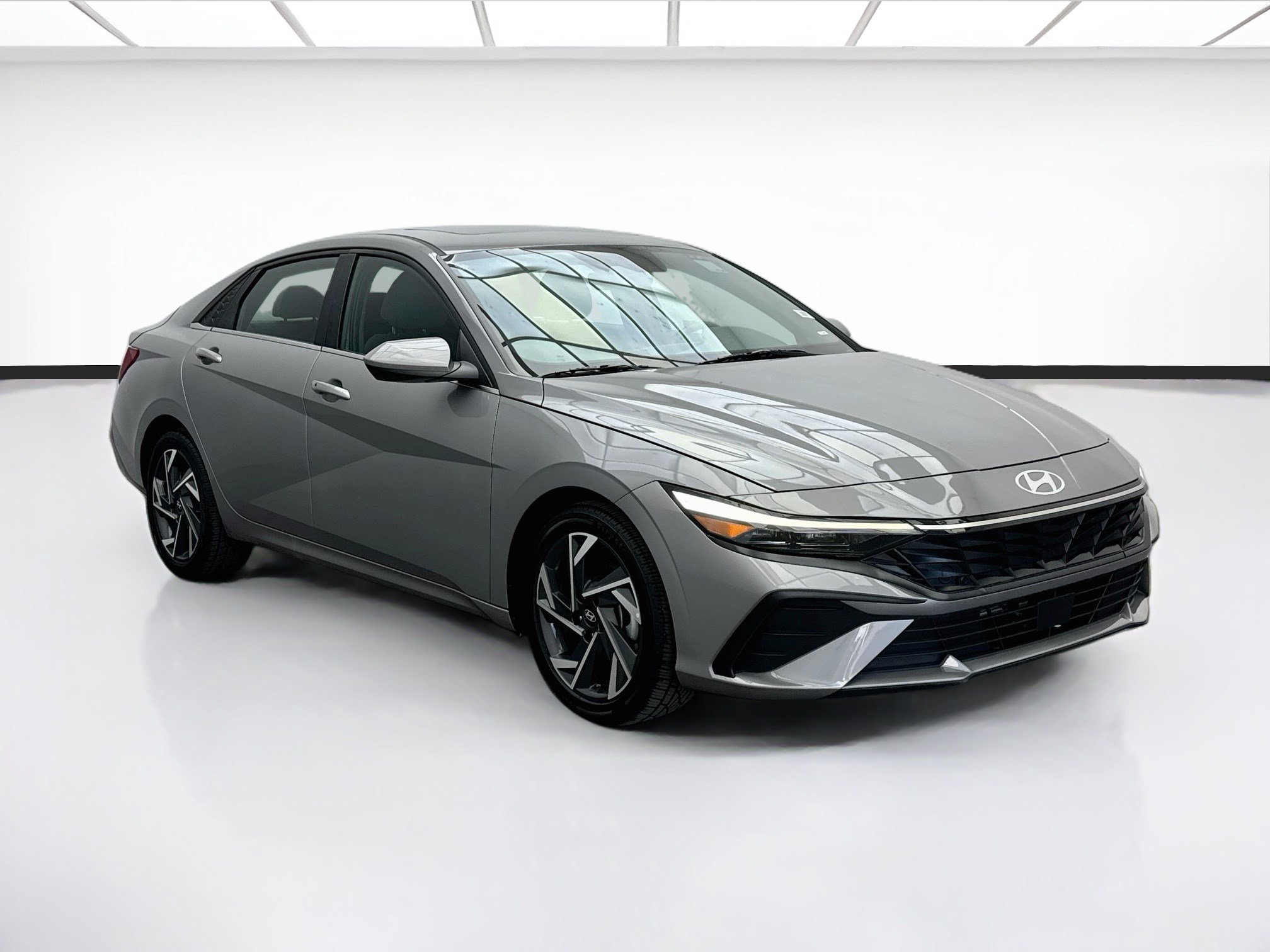 Used 2025 Hyundai Elantra SEL FWD image 3