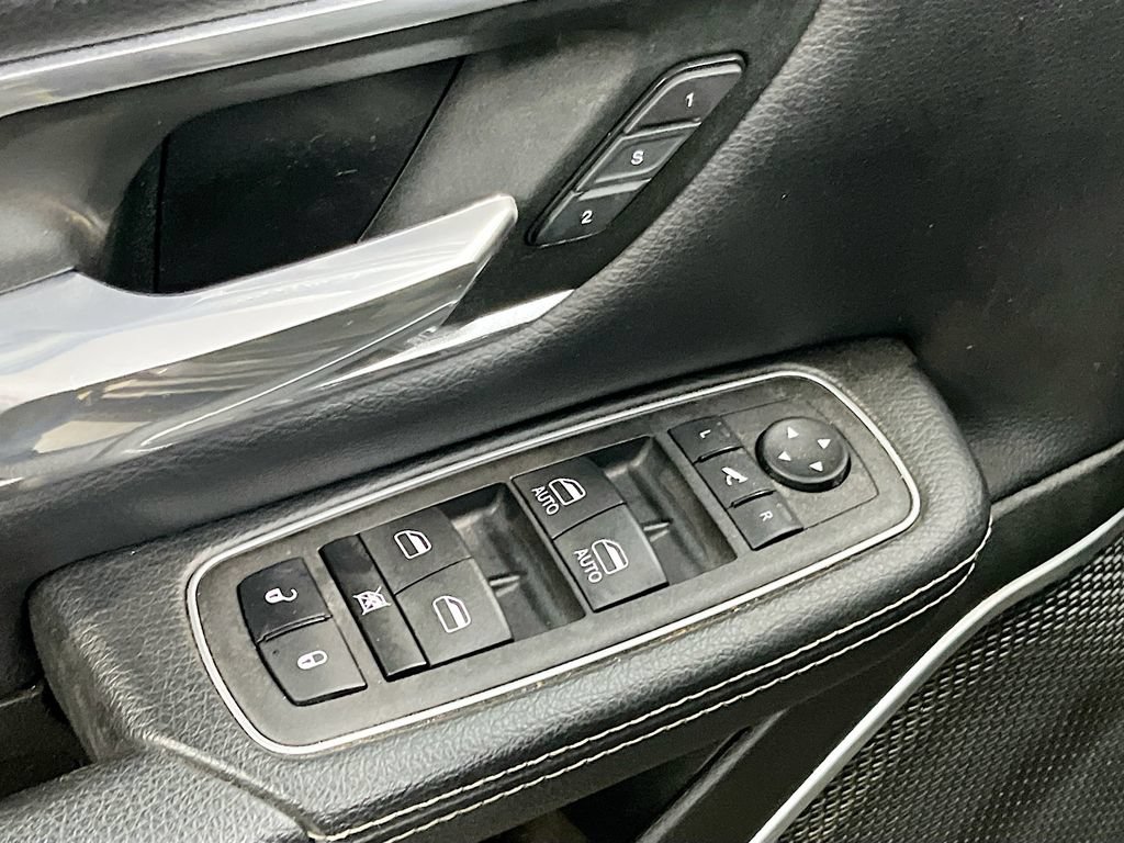 Used 2023 RAM 1500 Laramie AWD/4WD image 18