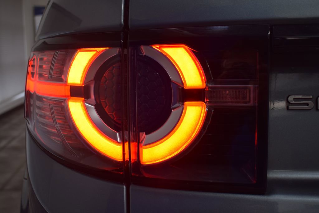 Used 2018 Land Rover Discovery Sport HSE image 32