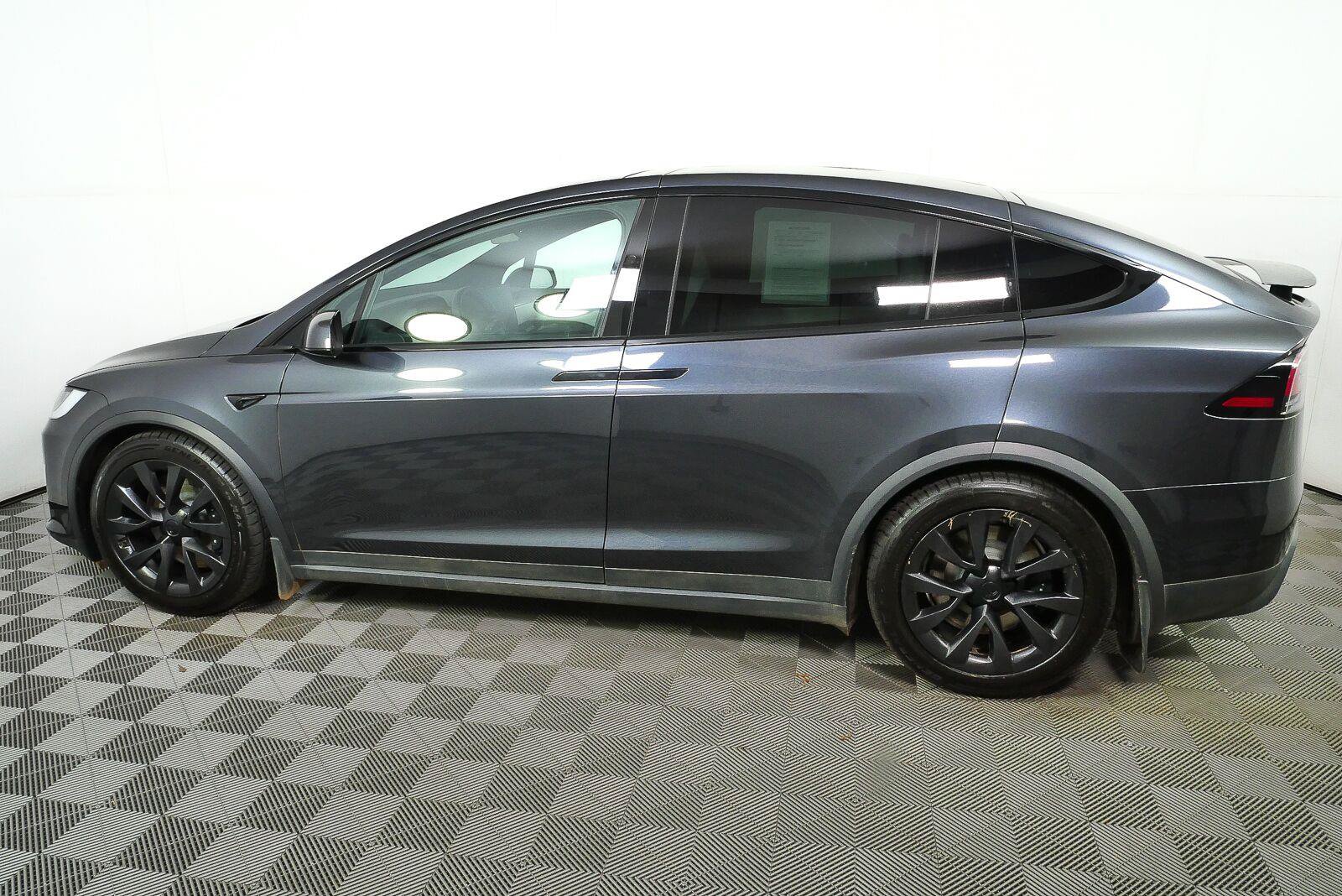 Used 2025 Tesla Model X AWD/4WD image 25