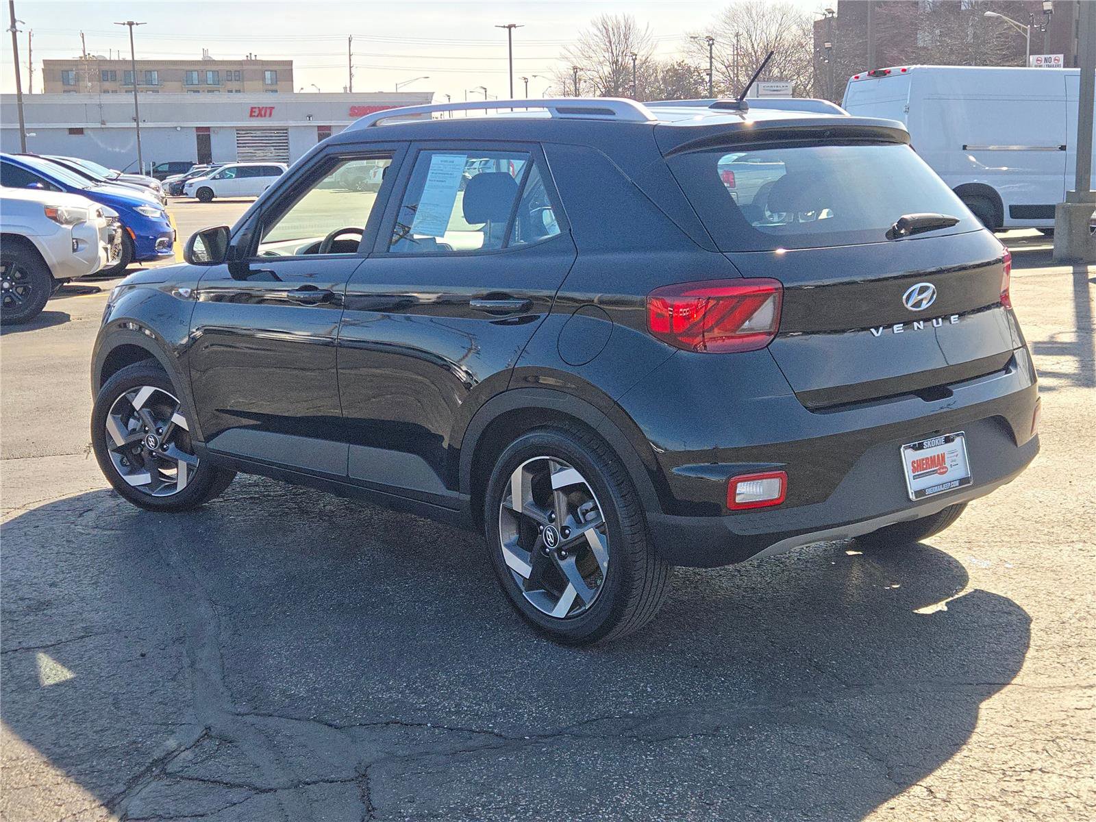 Used 2025 Hyundai Venue SEL image 16