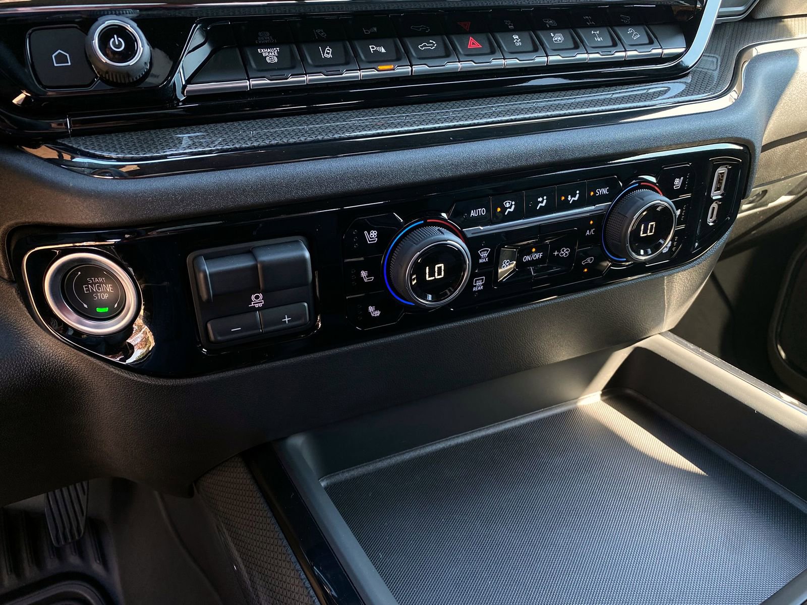 Used 2025 Chevrolet Silverado 2500 ZR2 w/ Technology Package image 22