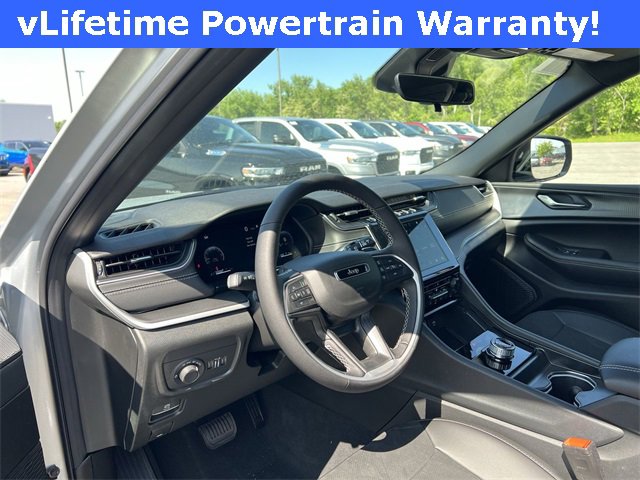 New 2025 Jeep Grand Cherokee L Laredo image 10