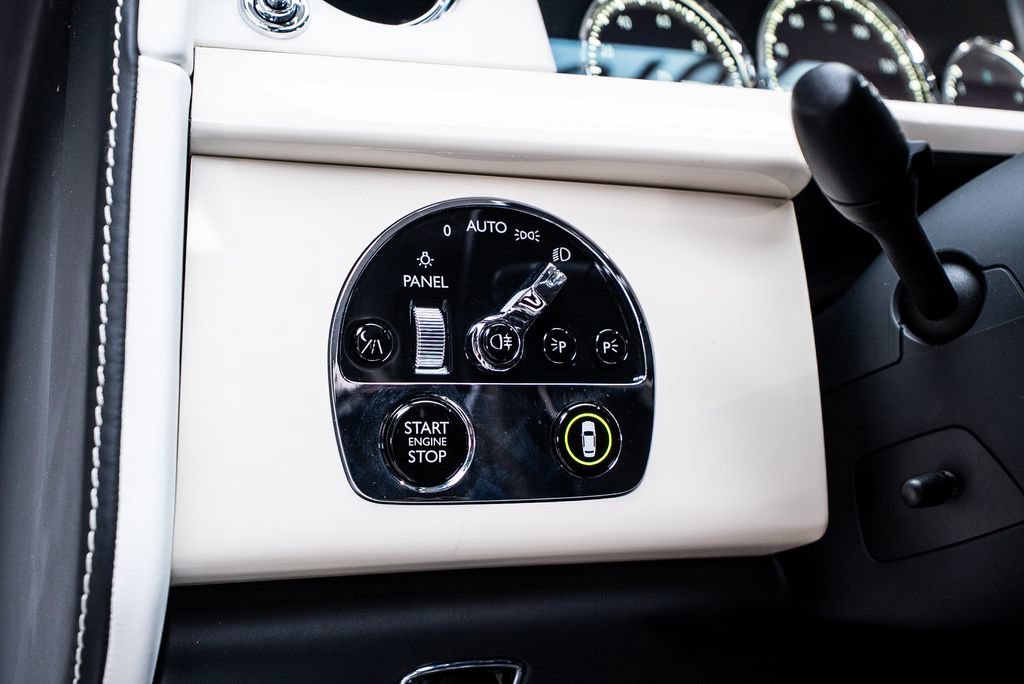Used 2019 Rolls-Royce Phantom Sedan RWD image 35